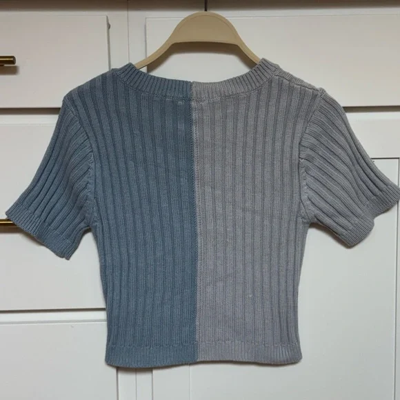 Two-Tone Ribbed Knit Short Sleeve Boutique Sweater - Picture 11 of 12